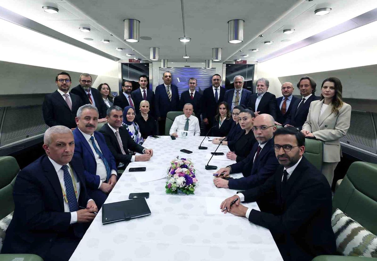 Cumhurbaşkanı Erdoğan: 'Dostum Trump'la yeni dönemde ikili ilişkilerimize çok farklı bir ivme kazandıracağımıza inanıyorum.