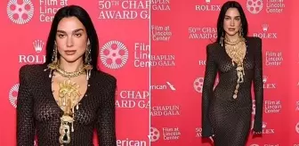 Dua Lipa, katıldığı etkinlikte şeffaf elbisesiyle göz kamaştırdı