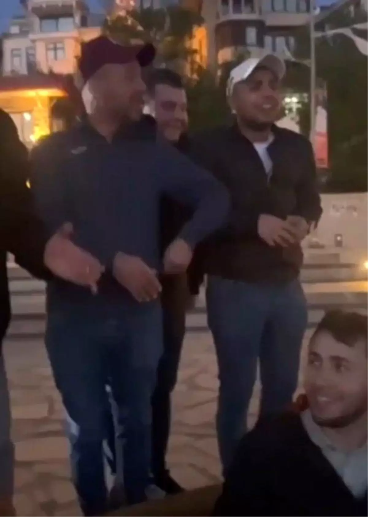 Elazığsporlu Taraftarlardan Kız Kulesi Önünde Anlamlı Performans