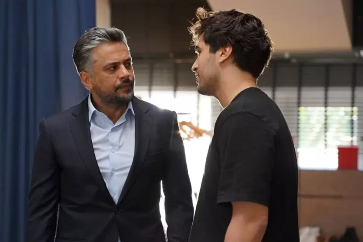 Emre Altuğ'dan büyük vefa! Mert Ramazan Demir'in yemin törenine katıldı