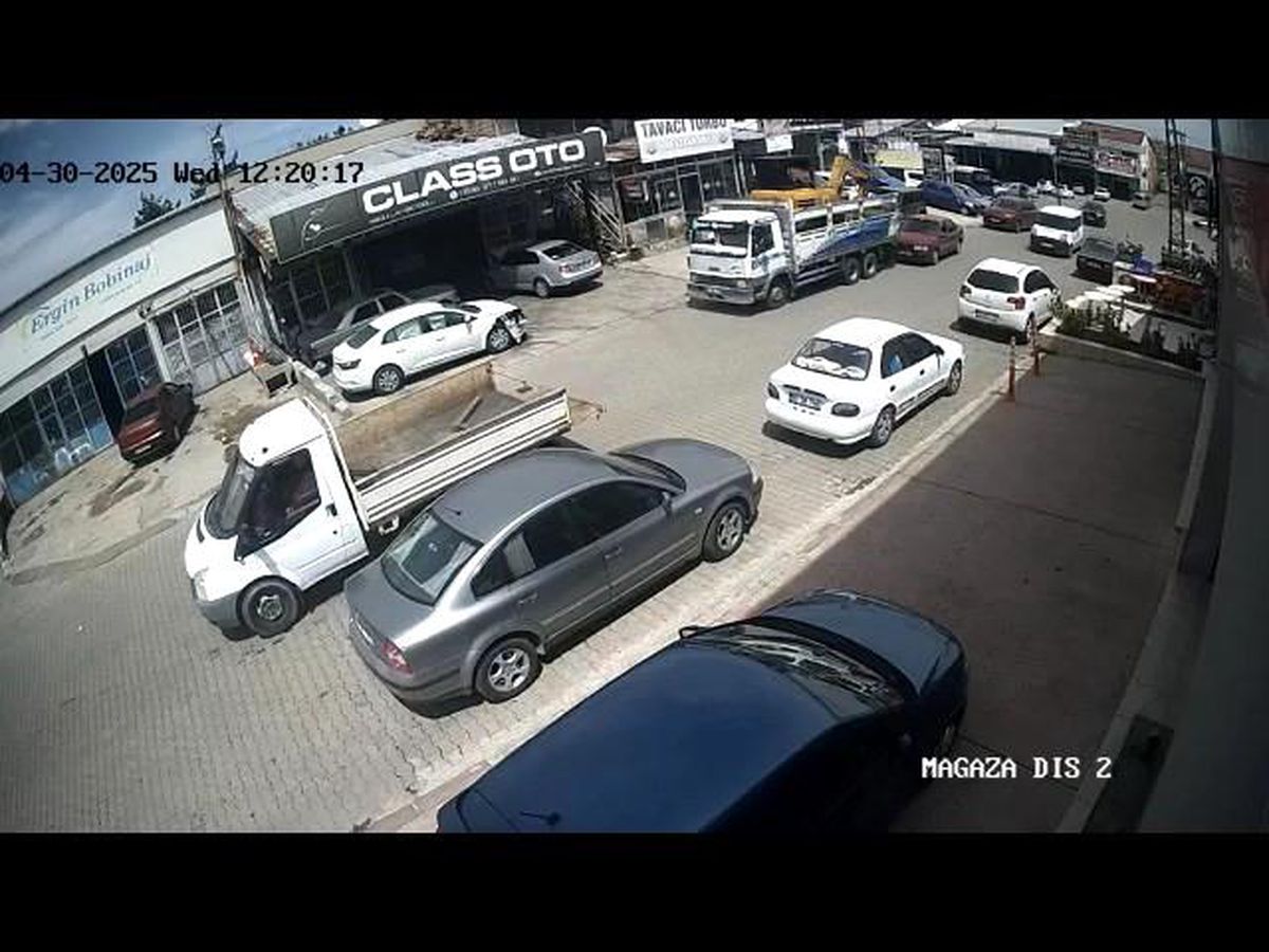 Nevşehir'de Freni Boşalan Kamyon 4 Araca Çarptı