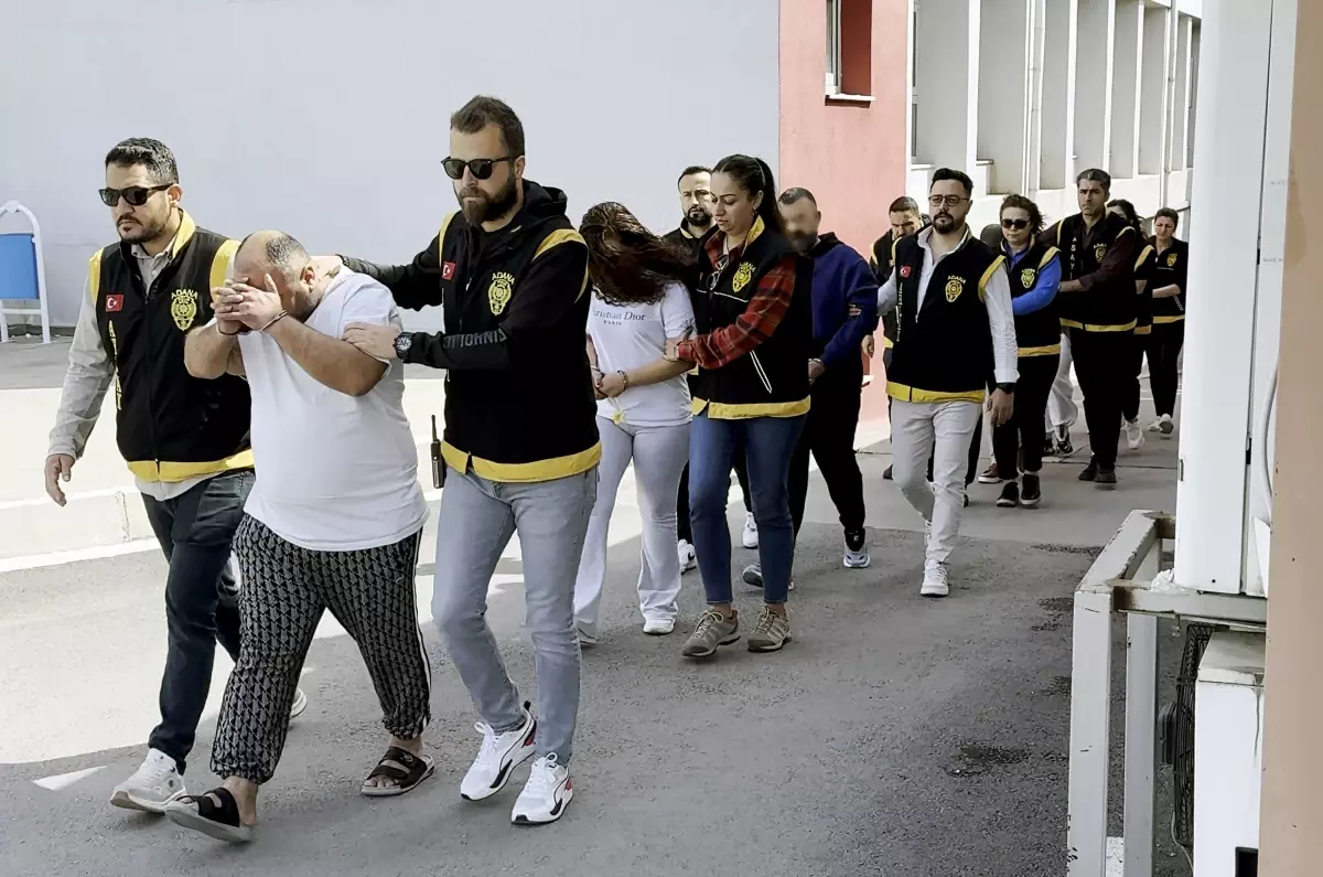 Adana'da Fuhuş Şebekesi Operasyonu: 10 Şüpheli Yakalandı, 12 Kadın Kurtarıldı
