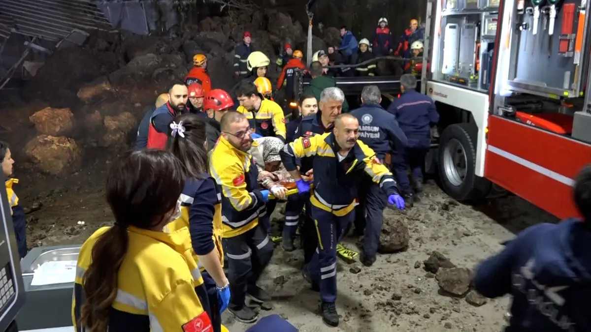 Samsun'daki Heyelanda Ailesini Kaybeden Kadının Tedavisi Devam Ediyor