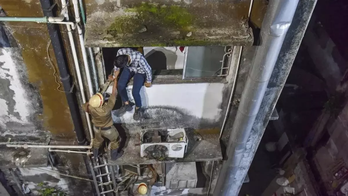 Hindistan'da otelde yangın: 15 ölü