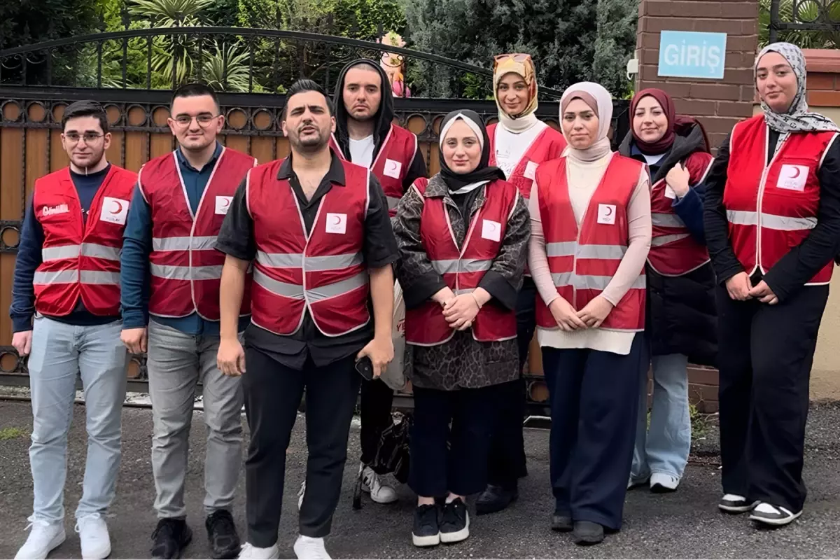 Kartal Genç Kızılay, Özel Tatlı Hayat Yaşlı Bakım Merkezi'ni ziyaret etti