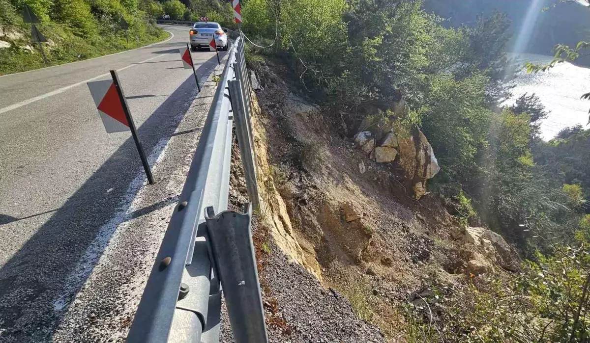 Kastamonu-Bartın Sahil Yolunda Heyelan Tehlikesi