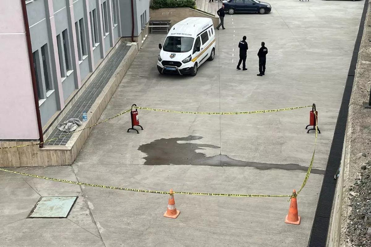 Lise öğrencisi deneme sınavında 4'üncü kattan düştü