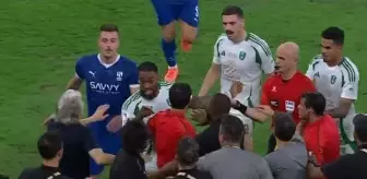 Merih Demiral Jorge Jesus'un yedek kulübesine daldı