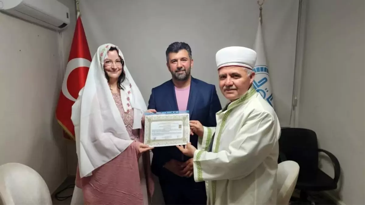 Alman Hemşire Köyceğiz'de Müslüman Oldu