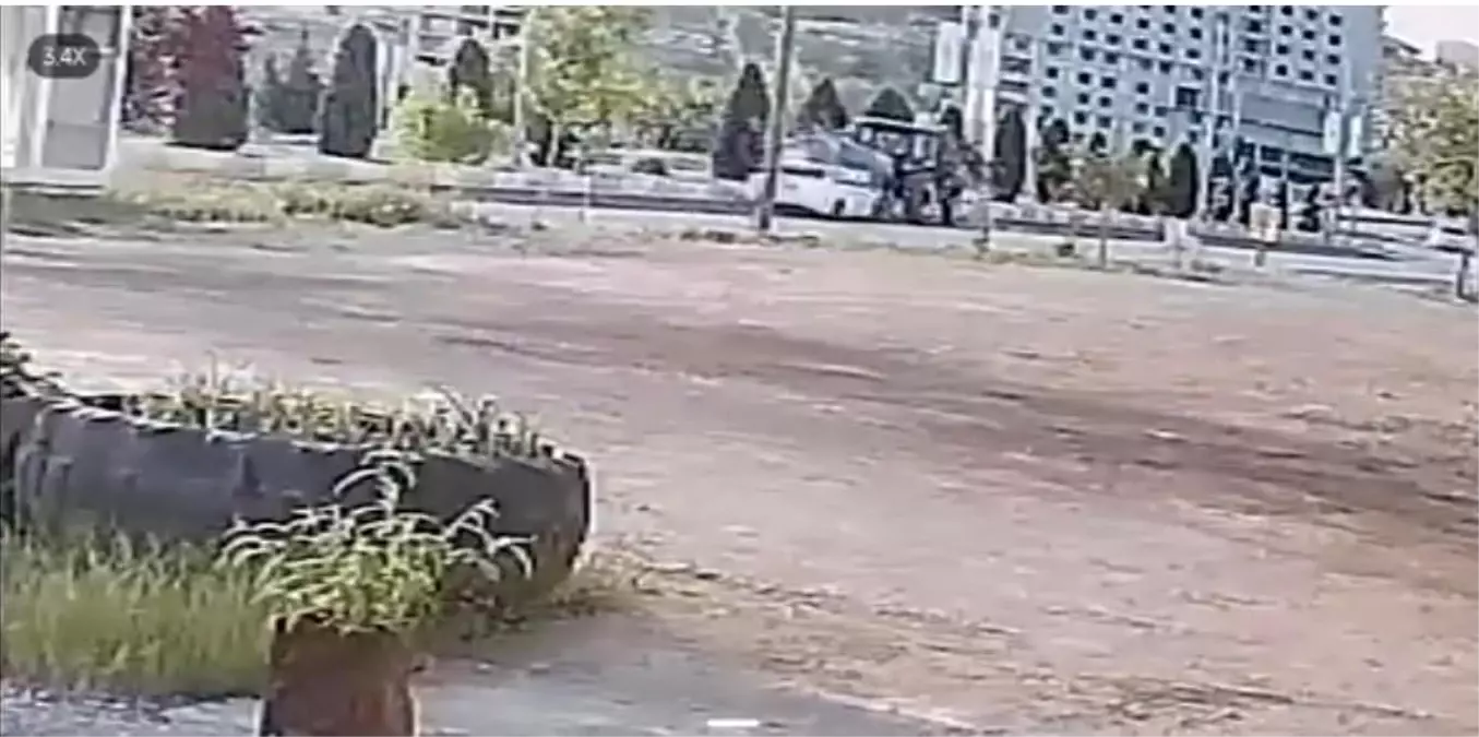 Mardin'de Otomobil Su Tankerine Girdi: Yaralı Yok