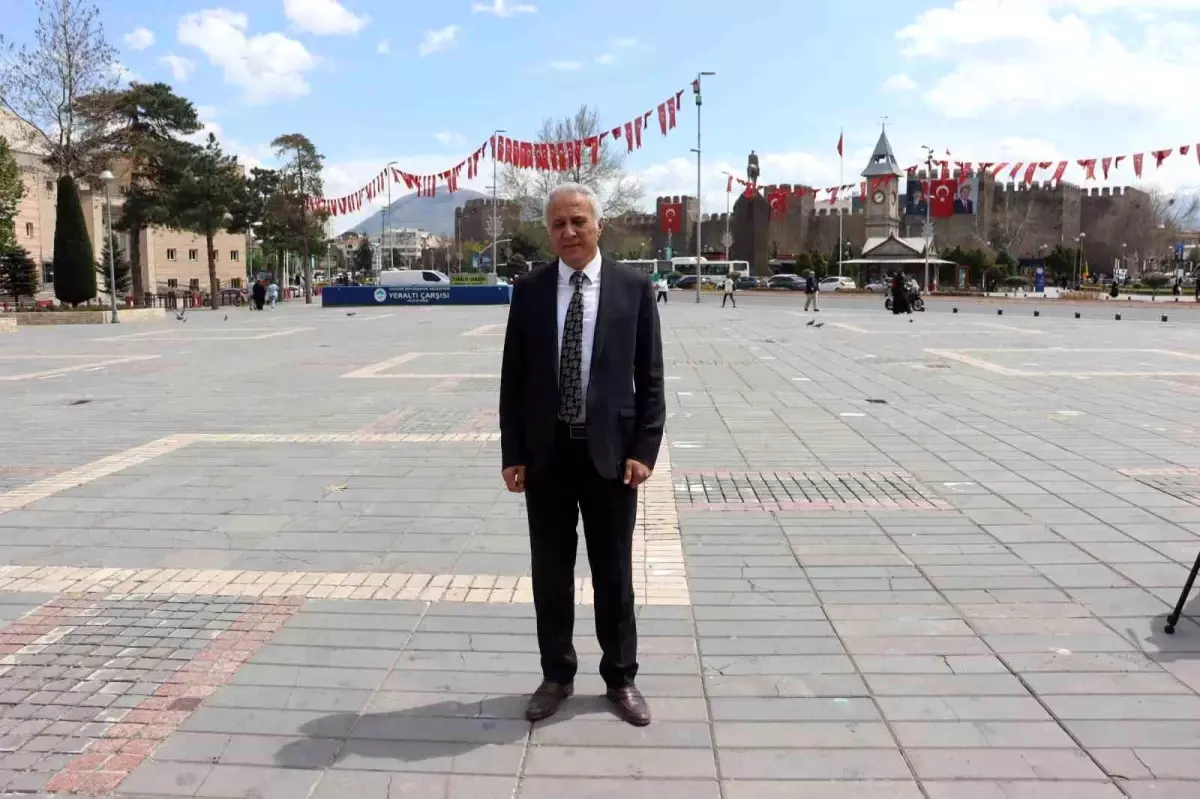 Tüm-İş Başkanı Şahin: Meydan tartışmaları işçinin haklarını gölgeliyor