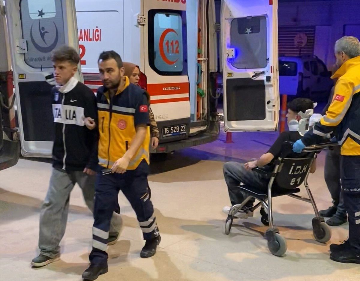 İnegöl'de Yan Bakma Sebebiyle İki Çocuk Darbedildi