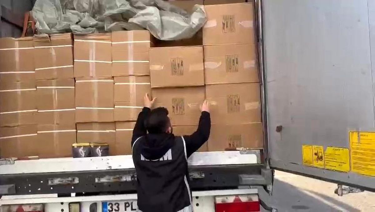 Adana'da Kaçak Tütün ve Sigara Operasyonu: 3 Gözaltı