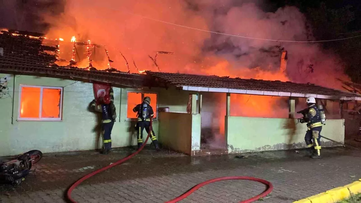 Alkollü Oğul, Annesinin Evini Yakıp 15 Yıl Hapis Cezası Aldı