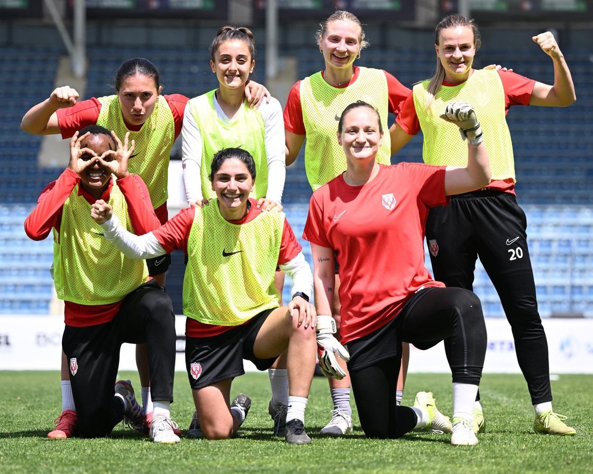 FOMGET Kadın Futbol Takımı Şampiyonluk İçin Galatasaray'la Karşılaşıyor