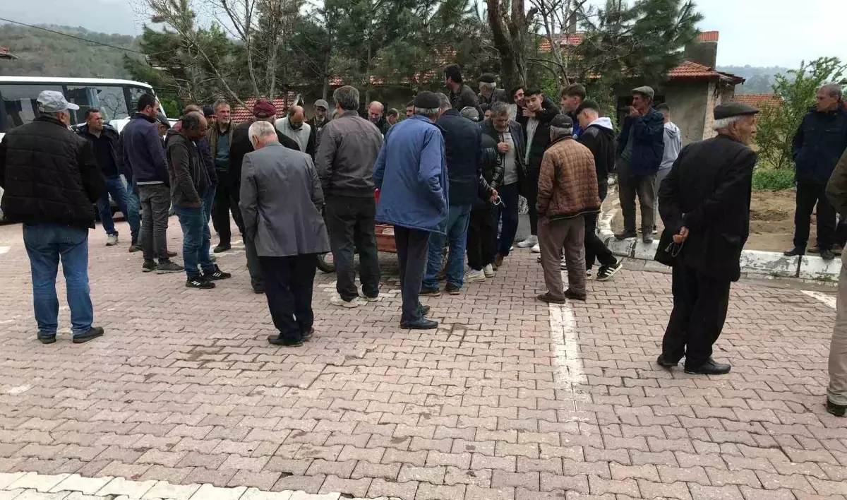 Kütahya'nın Yemişli Köyü: Depremler Sonrası Halk Evlerine Giremedi