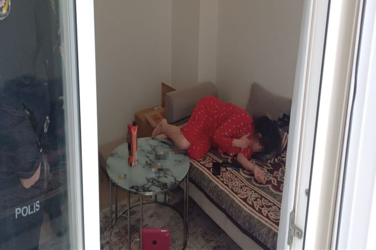Birlikte yaşadığı kadını dövüp, bıçakladı