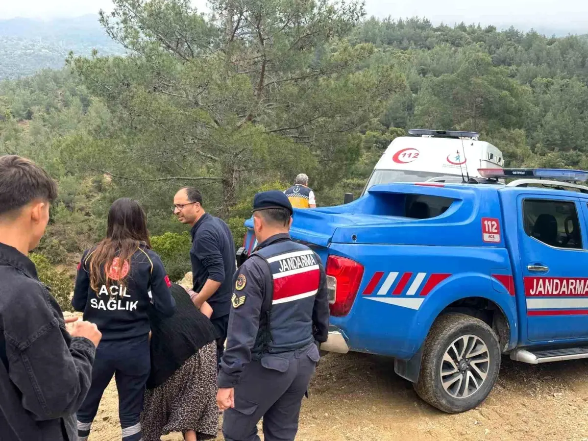 Çine'de Hasta Taşıyan Ambulans Çamura Saplandı, Jandarma Kurtardı