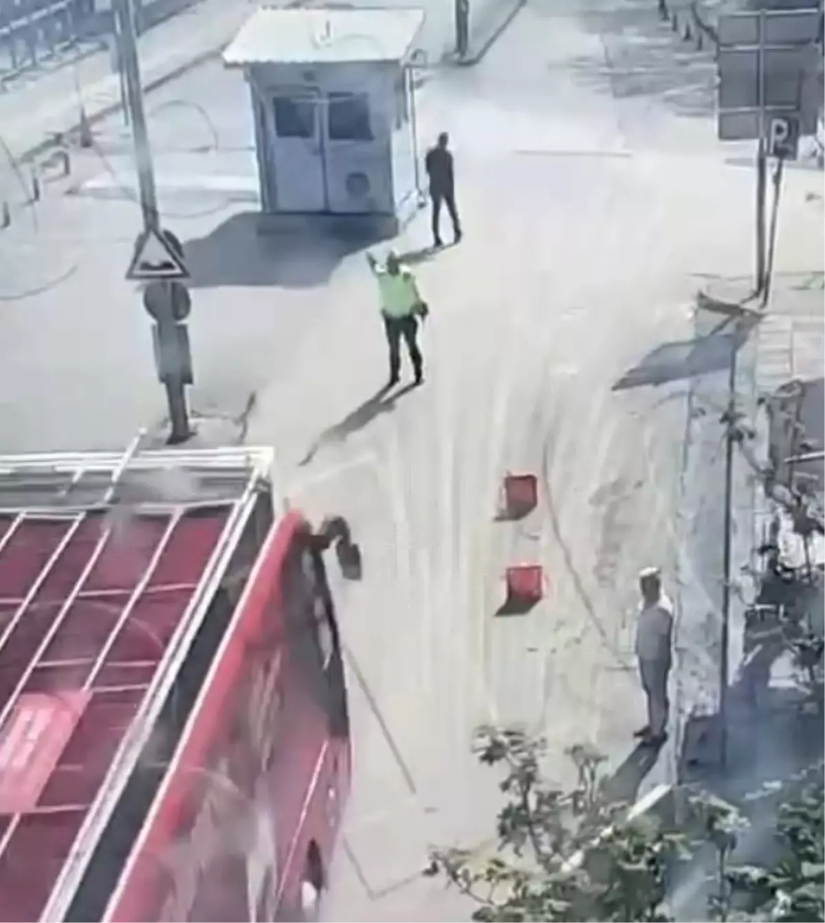 Aracı polisin üzerine süren CHP otobüsünün şoförüne ev hapsi