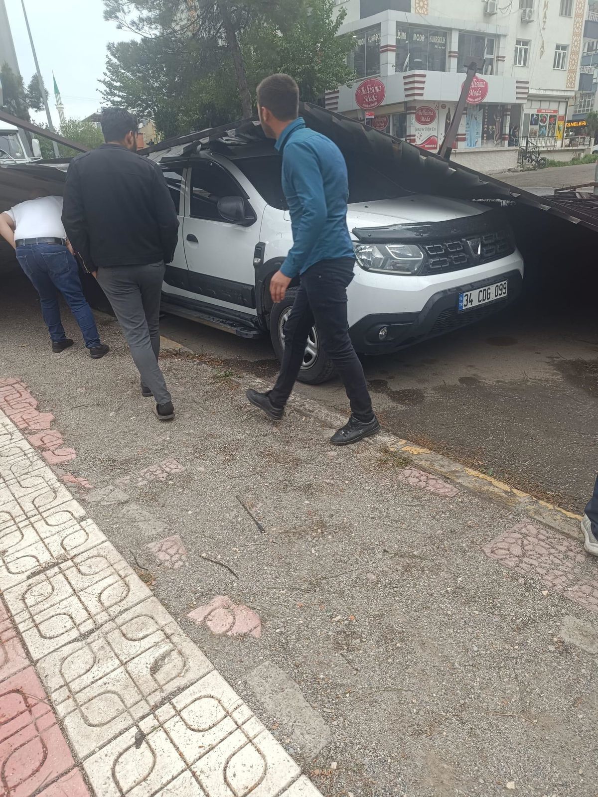 Diyarbakır ve Batman'da Fırtına Oluşan Hasar