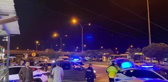 Ehliyetsiz sürücü, polis memuruna çarparak kaçtı