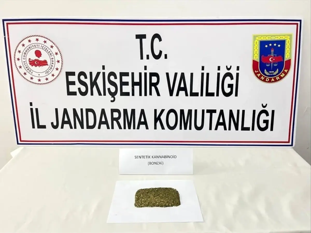Eskişehir'de Uyuşturucu Taşıyan İki Şüpheli Yakalandı