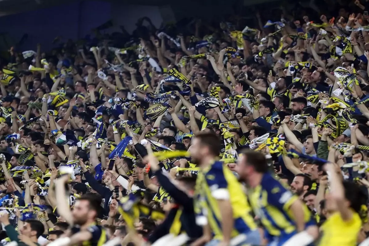 Bonservisi belirlendi! Fenerbahçe'nin yıldızına sürpriz talip