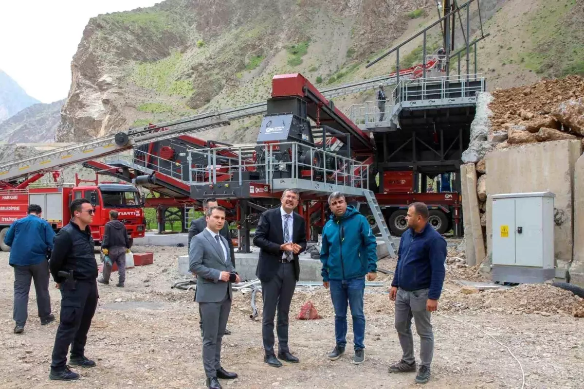 Hakkari'de Mobil Konkasör Tesisi Kuruluyor