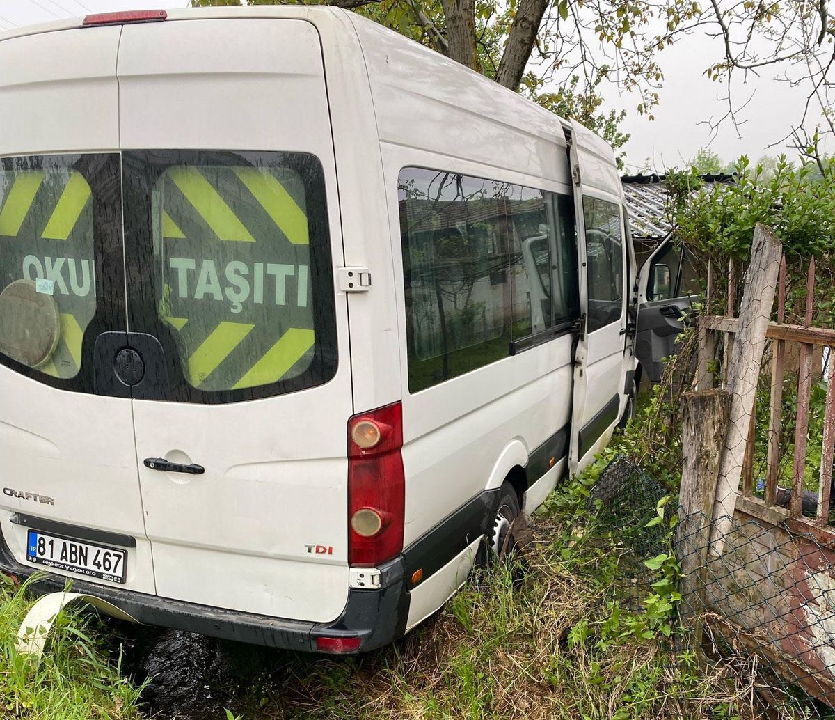 Düzce'de İşçi Servisi Kaza Yaptı: 8 Yaralı