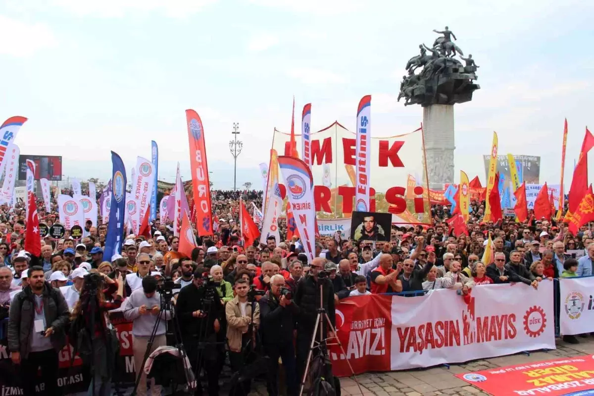 İzmir'de 1 Mayıs Emek ve Dayanışma Günü Kutlamaları