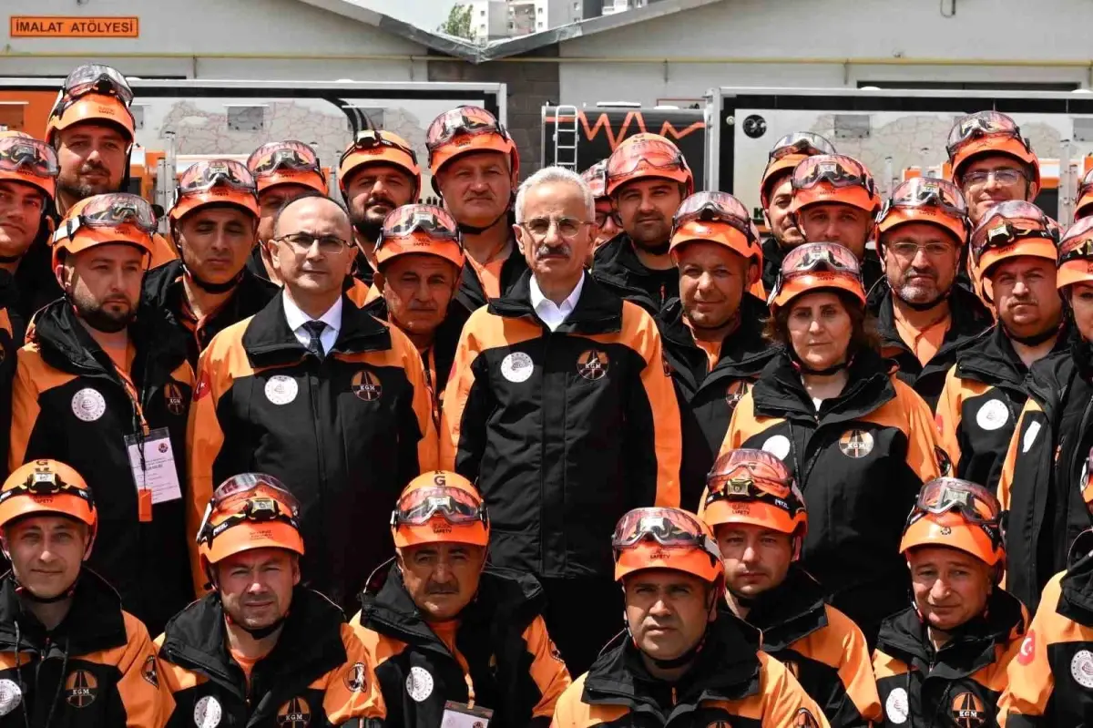 Karayolları Genel Müdürlüğü'nden 459 kişilik 'KARAKURT' Arama Kurtarma Ekibi