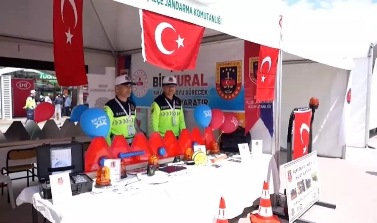 Ödemiş'te Tarım Fuarında Jandarmadan Trafik Güvenliği Farkındalığı