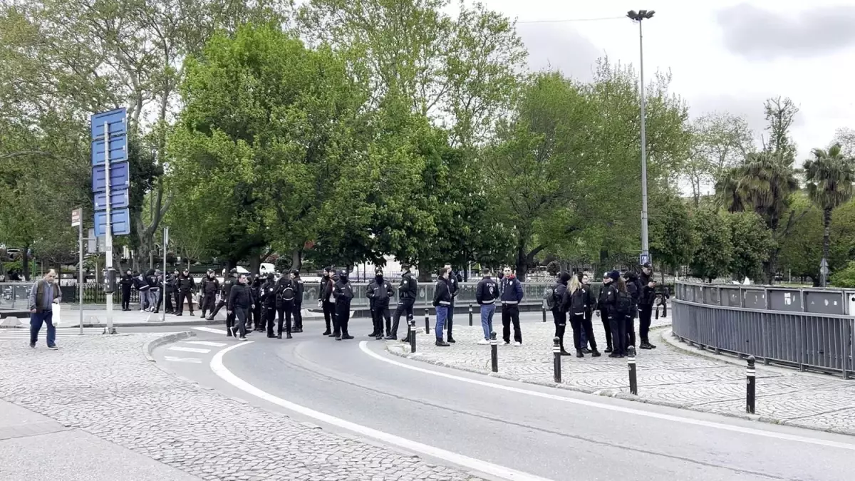 İstanbul'da 1 Mayıs Coşkusu: Saraçhane'de Güvenlik Önlemleri Artırıldı