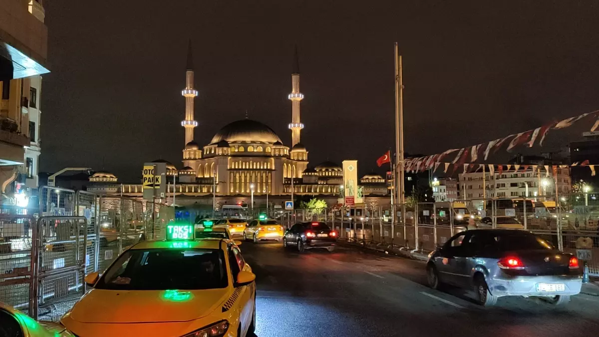 İstanbul'da 1 Mayıs İçin Kapatılan Yollar Yeniden Trafiğe Açıldı