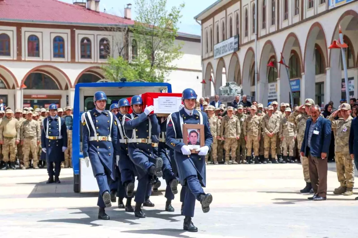 Van'da şehit güvenlik korucusu için tören düzenlendi