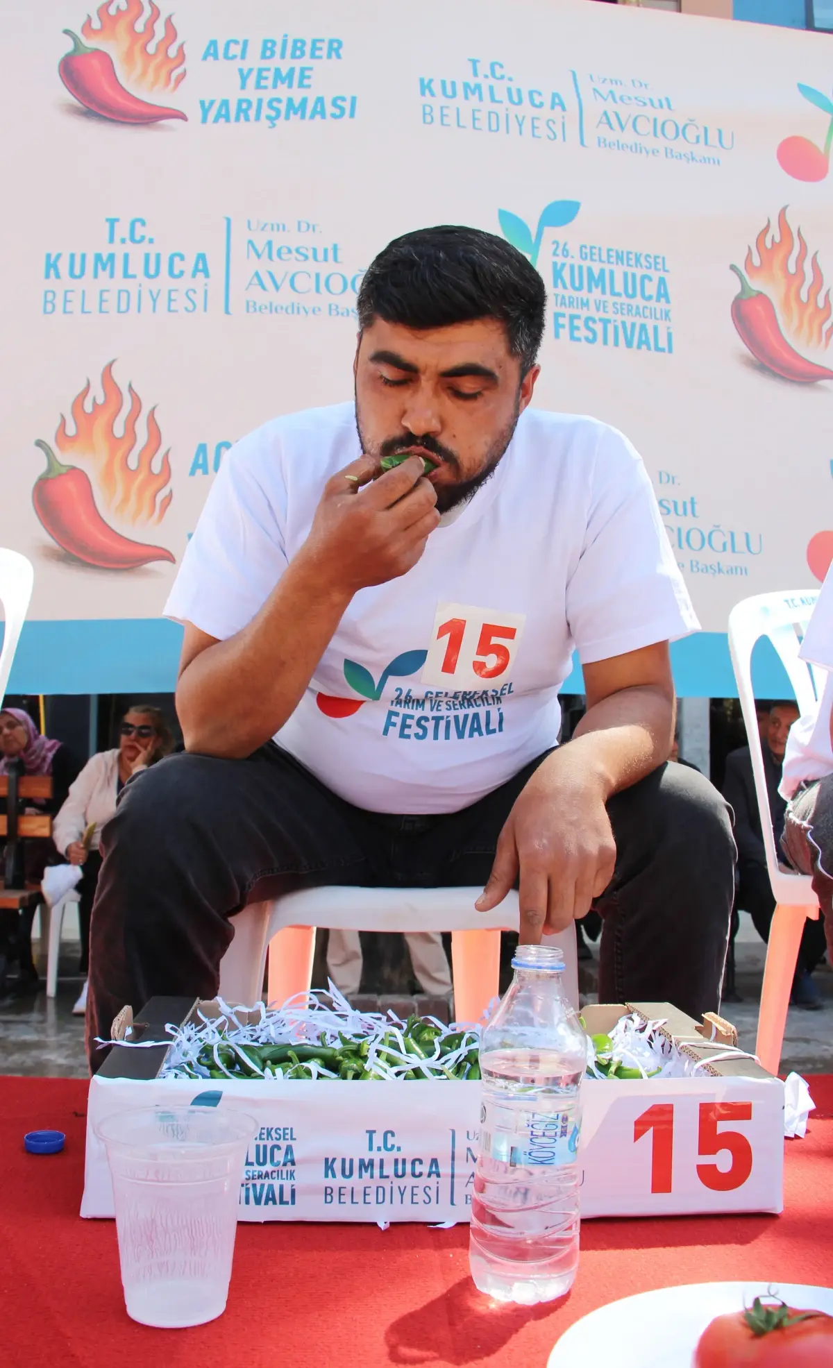 Kumluca Tarım ve Seracılık Festivali'nde Acı Biber Yeme Yarışması Düzenlendi