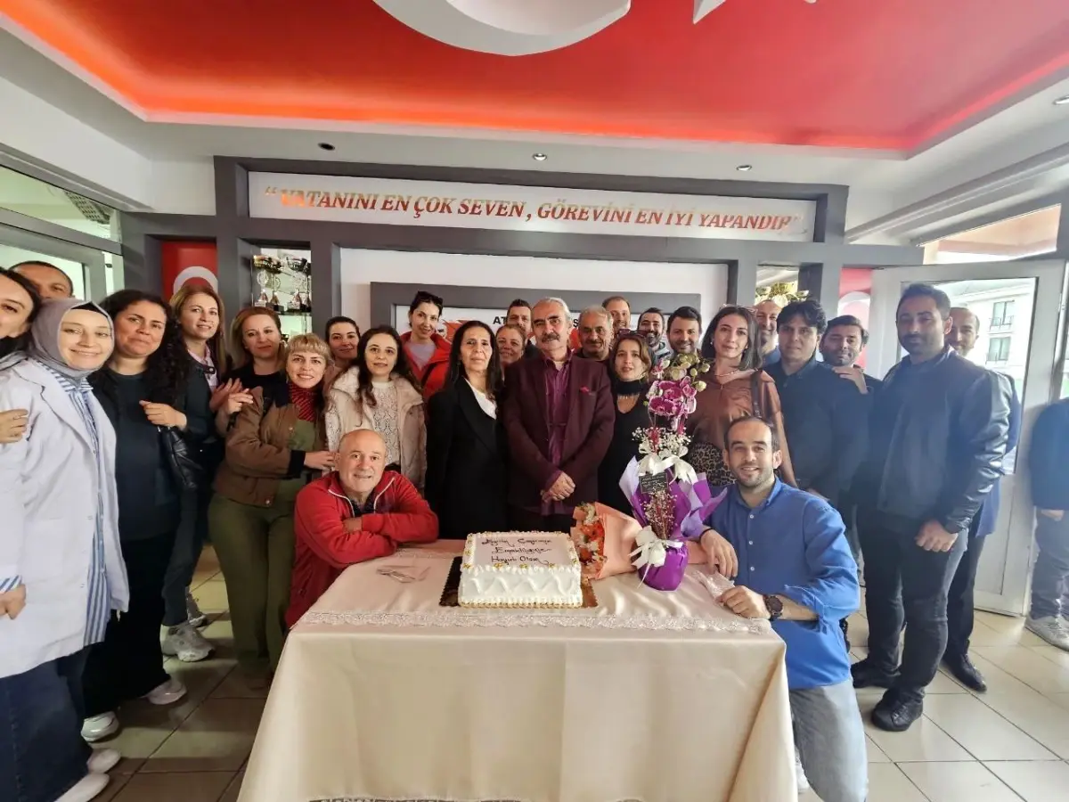 43 Yılın Ardından Duygusal Emeklilik Töreni