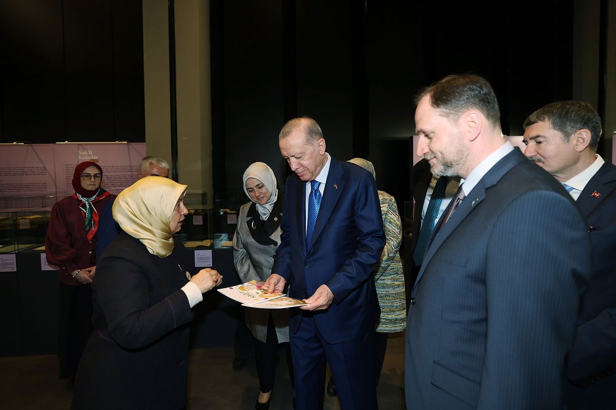 Cumhurbaşkanı Erdoğan'dan Türkiye'de ilke imza atan sergiye ziyaret