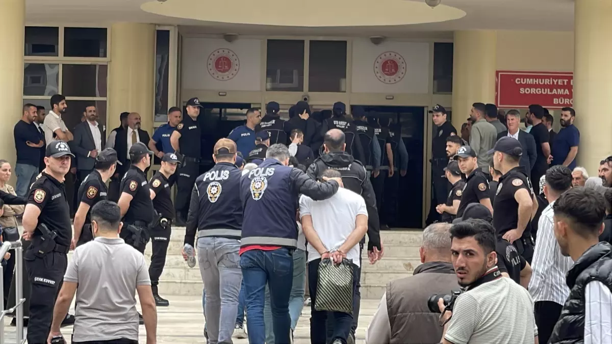 Deprem ve Trafik Kazası Aracından Sahtecilik Şebekesi Çökertildi