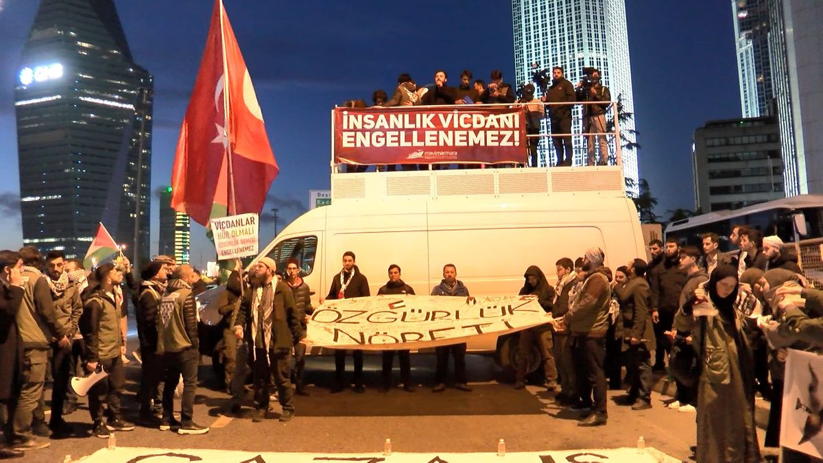 Gazze'ye Yardım Götüren Geminin Saldırısını Protesto Ettiler