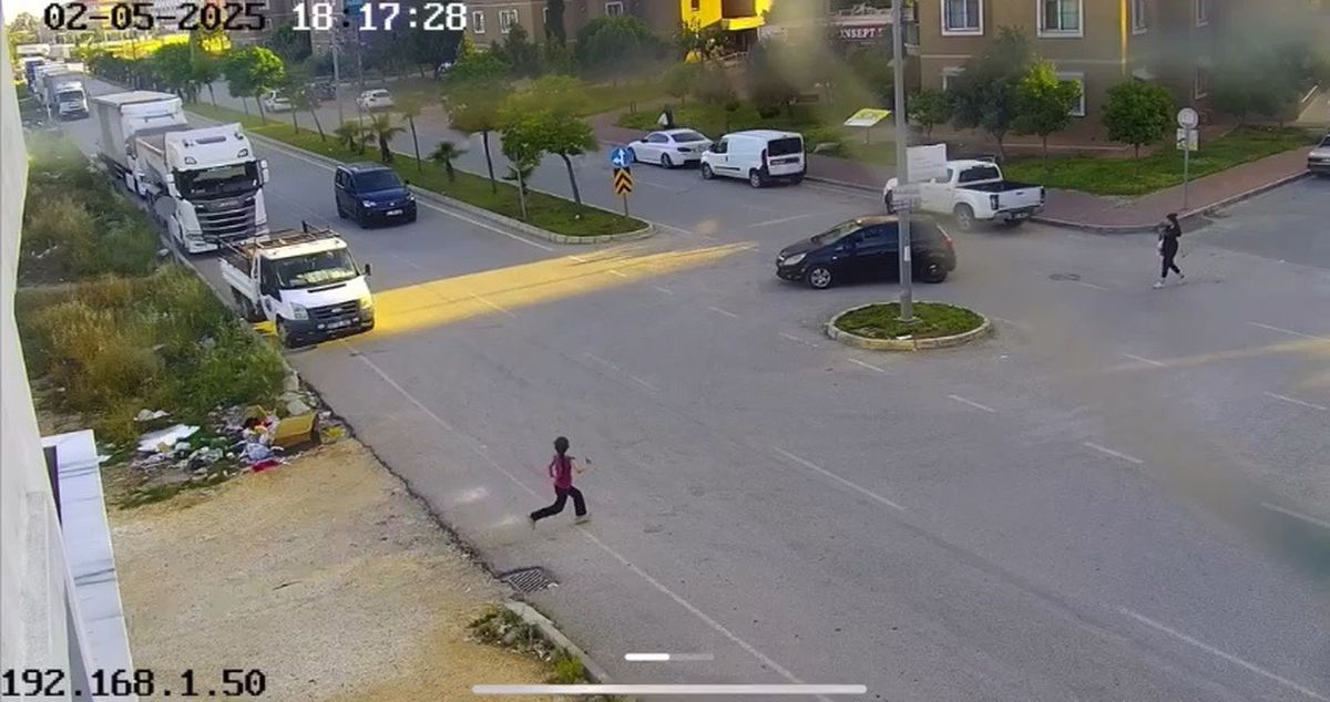 Adana'da 10 Yaşındaki Suriye Uyruklu Çocuğa Araç Çarpması Sonucu Ağır Yaralanma