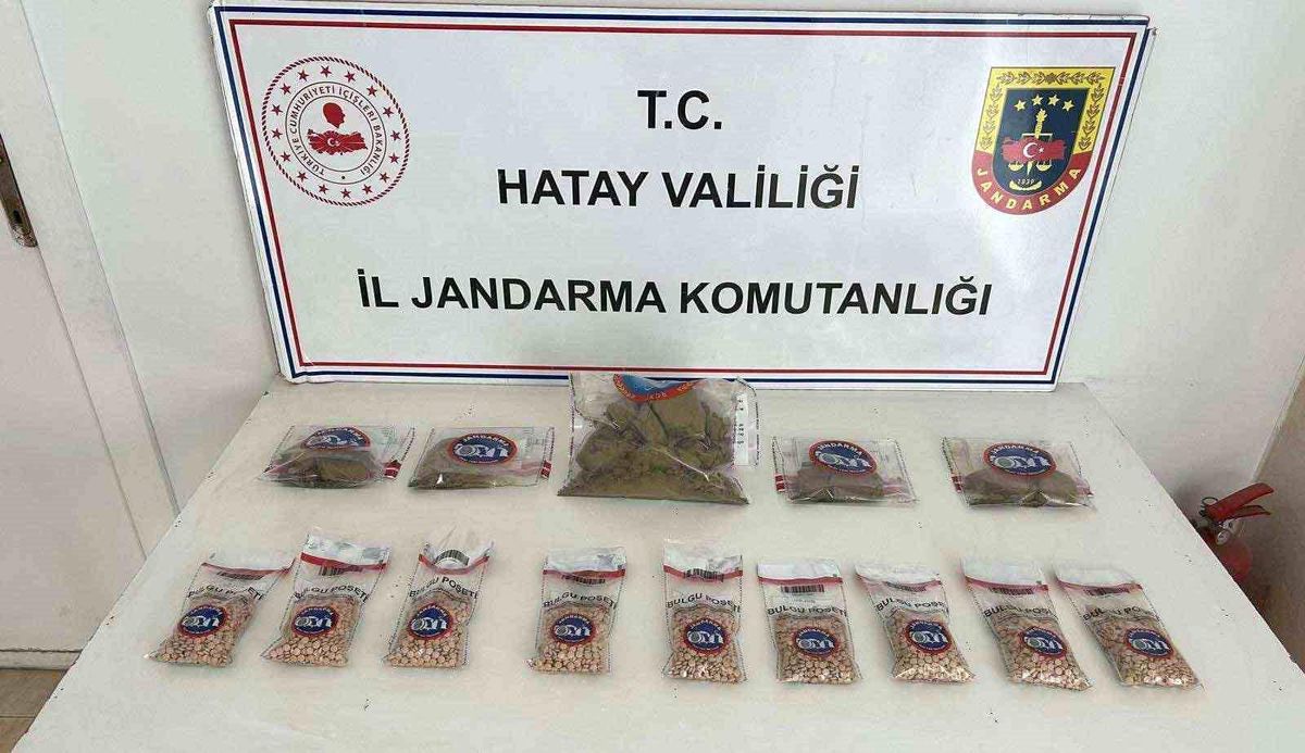 Hatay'da Kaçakçılık Operasyonunda 450 Kuru Sıkı Tabanca ve Uyuşturucu Ele Geçirildi