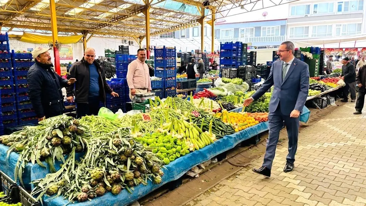 Kaymakam Özderin, Havran'daki Semt Pazarını Ziyaret Etti