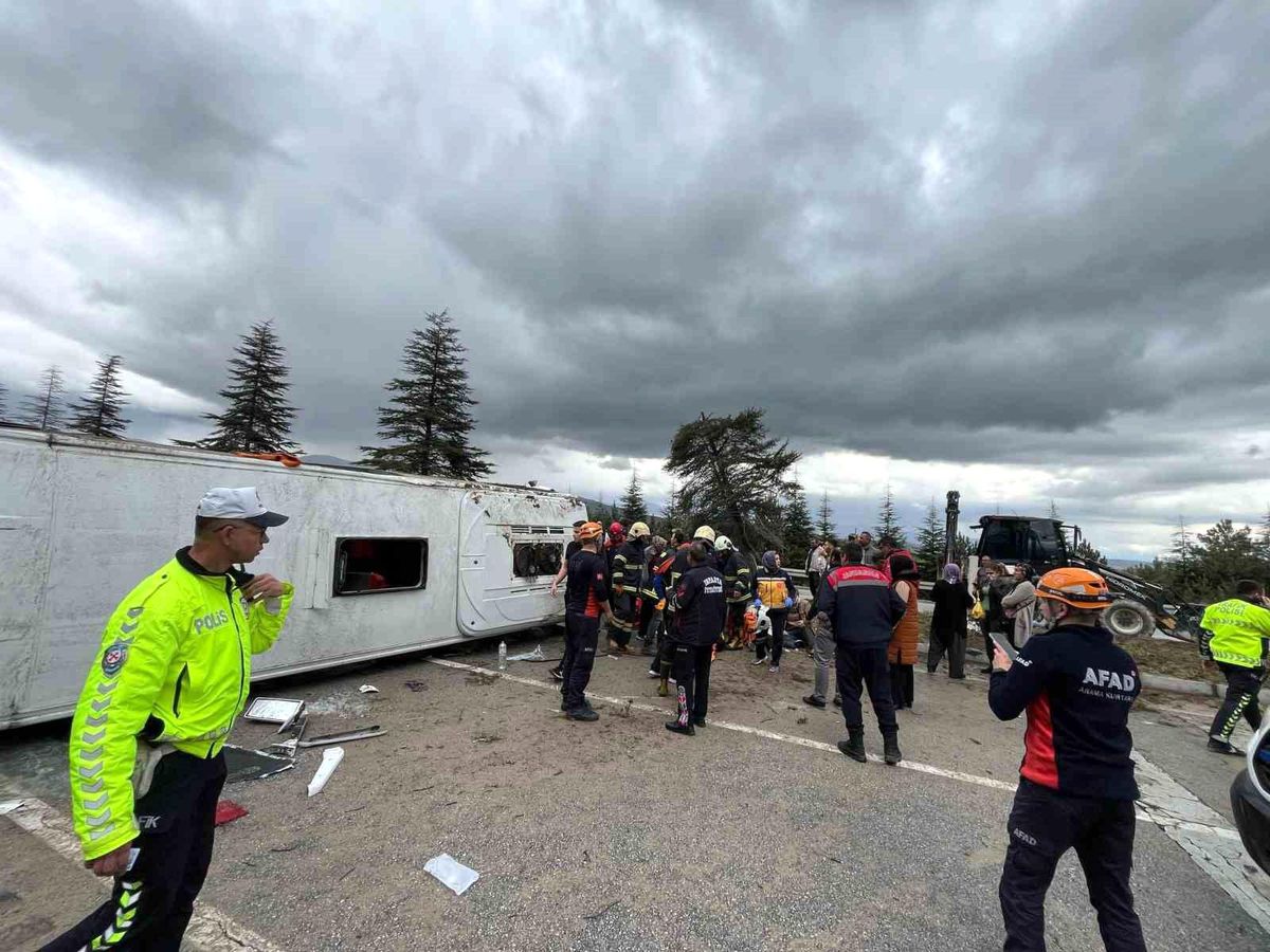 Isparta'da Midibüs Kazası: 15 Yaralı