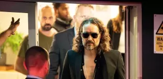 Russell Brand, tecavüz ve cinsel saldırı suçlamalarıyla mahkemeye çıktı