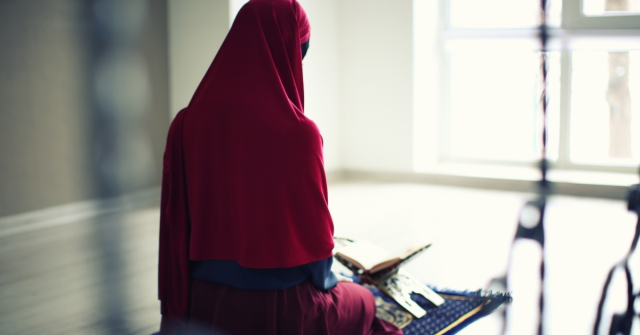 Sabah namazı nasıl kılınır? Sabah namazı kaç rekâttır? Diyanet Sabah namazı kılınışı! Sabah namazı nasıl kılınır? Sabah namazı kaç rekâttır? Diyanet Sabah namazı kılınışı!