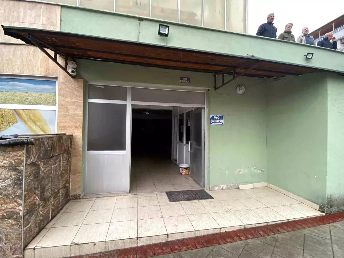Kocaeli'de Cami Şadırvanında Hareketsiz Bulunan Adam Hastaneye Kaldırıldı