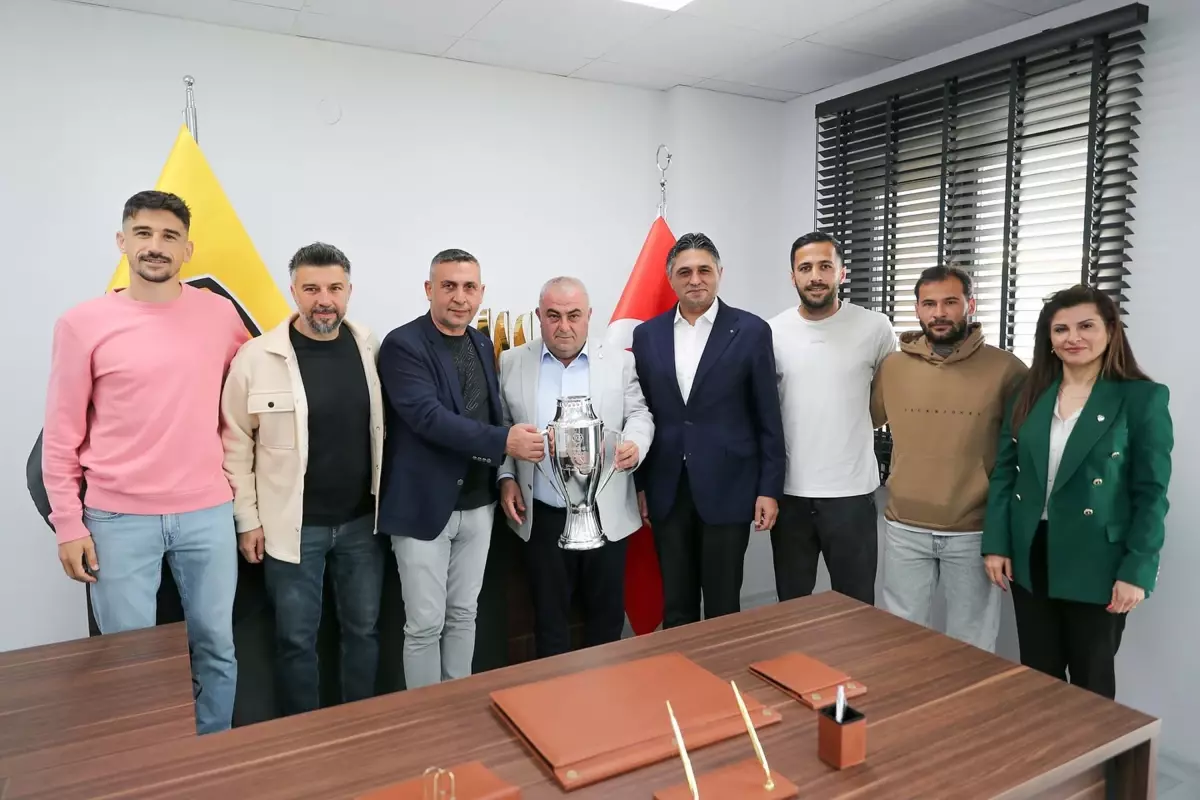 Aliağa Futbol Kulübü Namağlup Şampiyonluk Kupasını Aldı