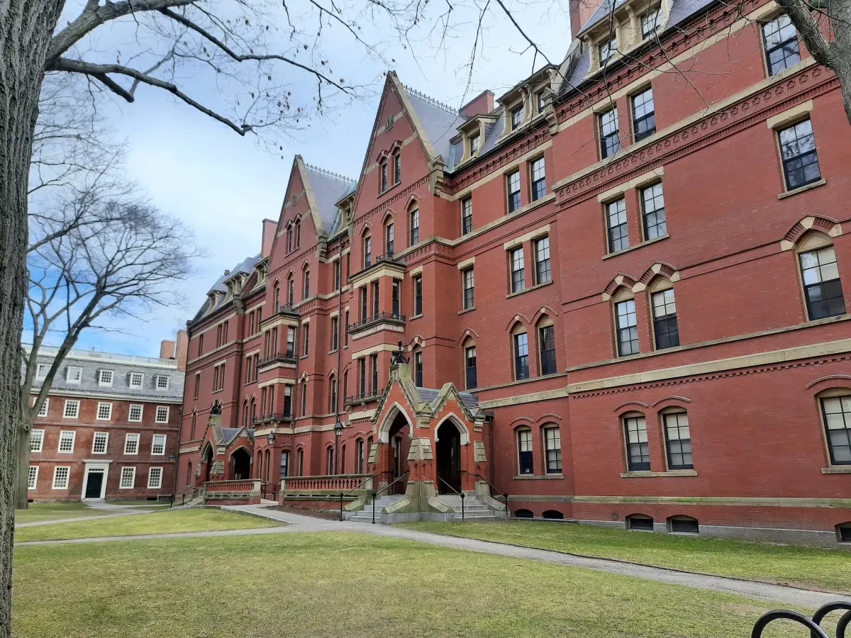 Trump, Harvard Üniversitesi'nin Vergi Muafiyetini Kaldırıyor