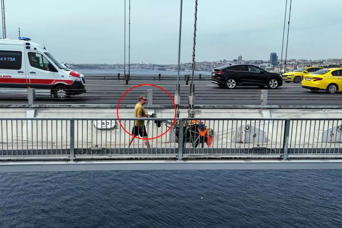 Ülkesinden 26 yıl önce yola çıkan gezgin, İstanbul'a ayak bastı